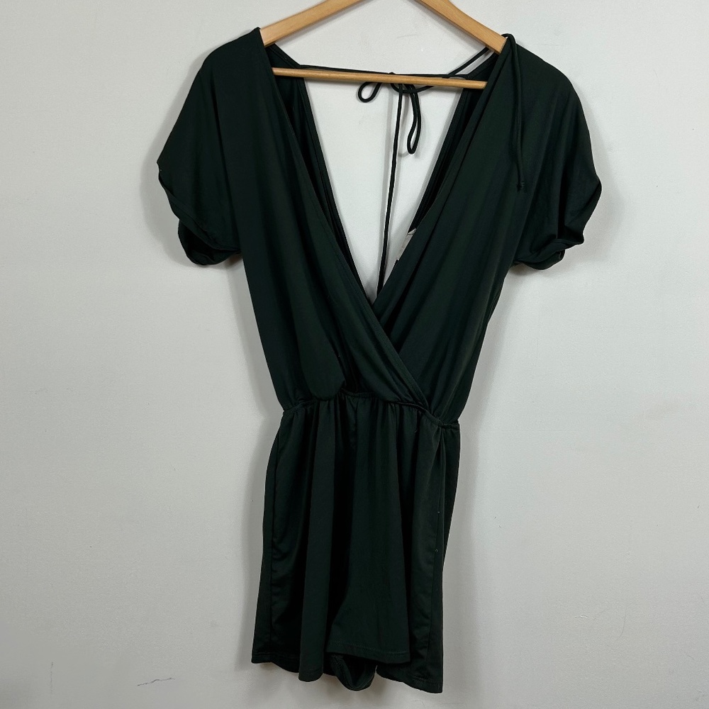 Jella C	Romper	Green	Cross front Short Sleeved	Size	Small